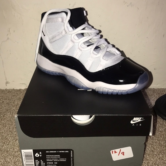 Air Jordan retro 11’s (GS) - Picture 2 of 2